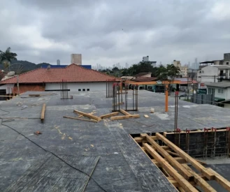 Instalação de assoalho e barrotes 