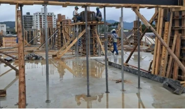 Amarração de armadura dos pilares e vigas