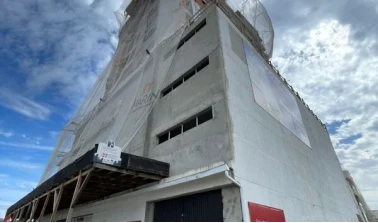 Fachada frontal e lateral